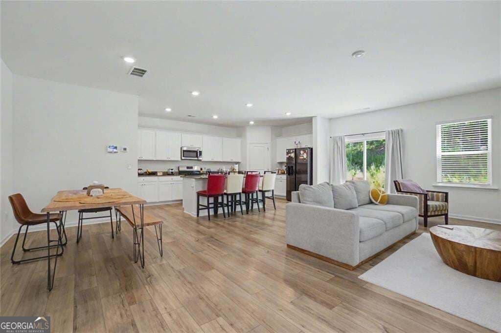 5 bedroom, 2.5 bathroom, 2,254 sq ft single family residence for sale at 304 Rivulet Drive, Dallas, GA 30132 — photo 2