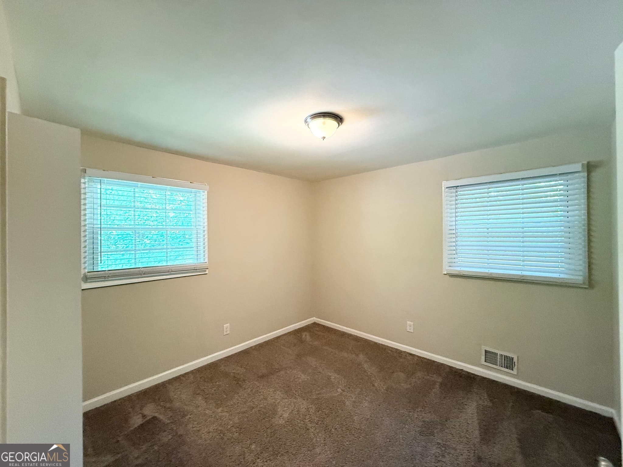 3 bedroom, 1 bathroom, 1,000 sq ft single family residence for sale at 2839 Waters Road, Atlanta, GA 30354 — photo 6