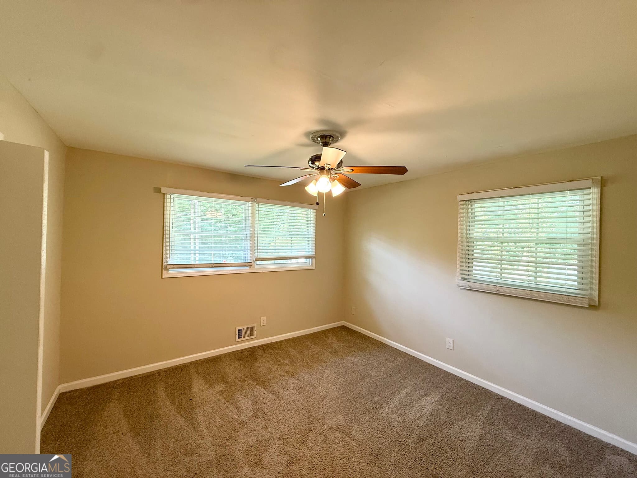 3 bedroom, 1 bathroom, 1,000 sq ft single family residence for sale at 2839 Waters Road, Atlanta, GA 30354 — photo 7