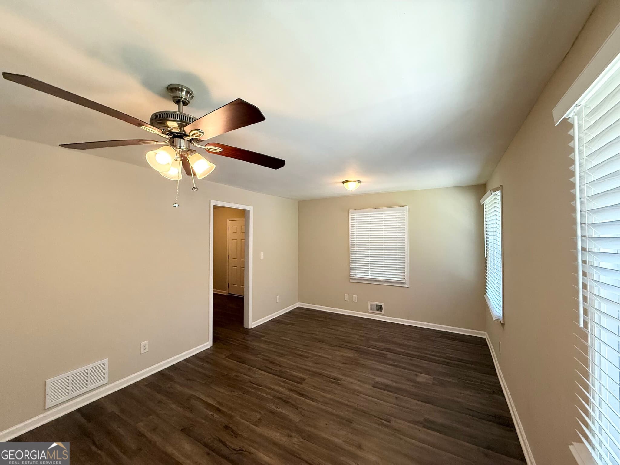 3 bedroom, 1 bathroom, 1,000 sq ft single family residence for sale at 2839 Waters Road, Atlanta, GA 30354 — photo 3