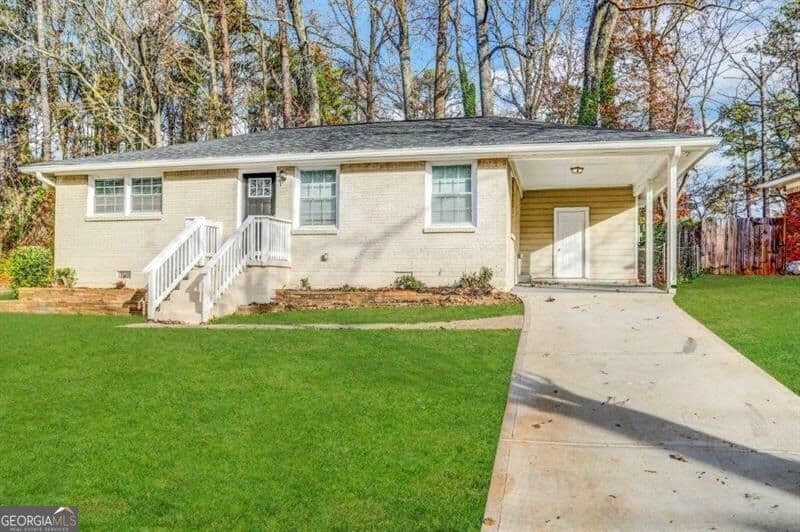 3 bedroom, 1 bathroom, 1,000 sq ft single family residence for sale at 2839 Waters Road, Atlanta, GA 30354 — photo 1 of 9