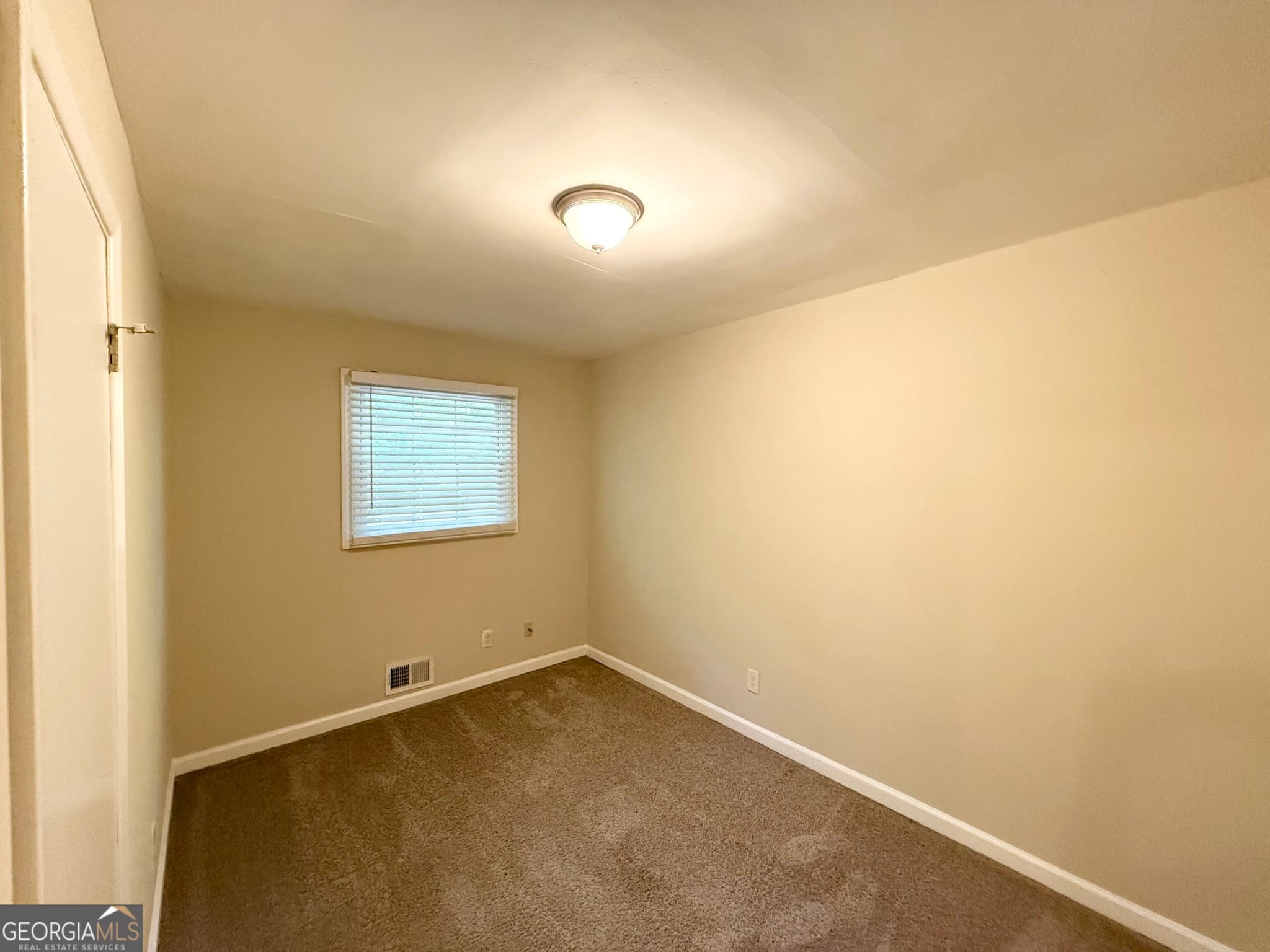 3 bedroom, 1 bathroom, 1,000 sq ft single family residence for sale at 2839 Waters Road, Atlanta, GA 30354 — photo 5