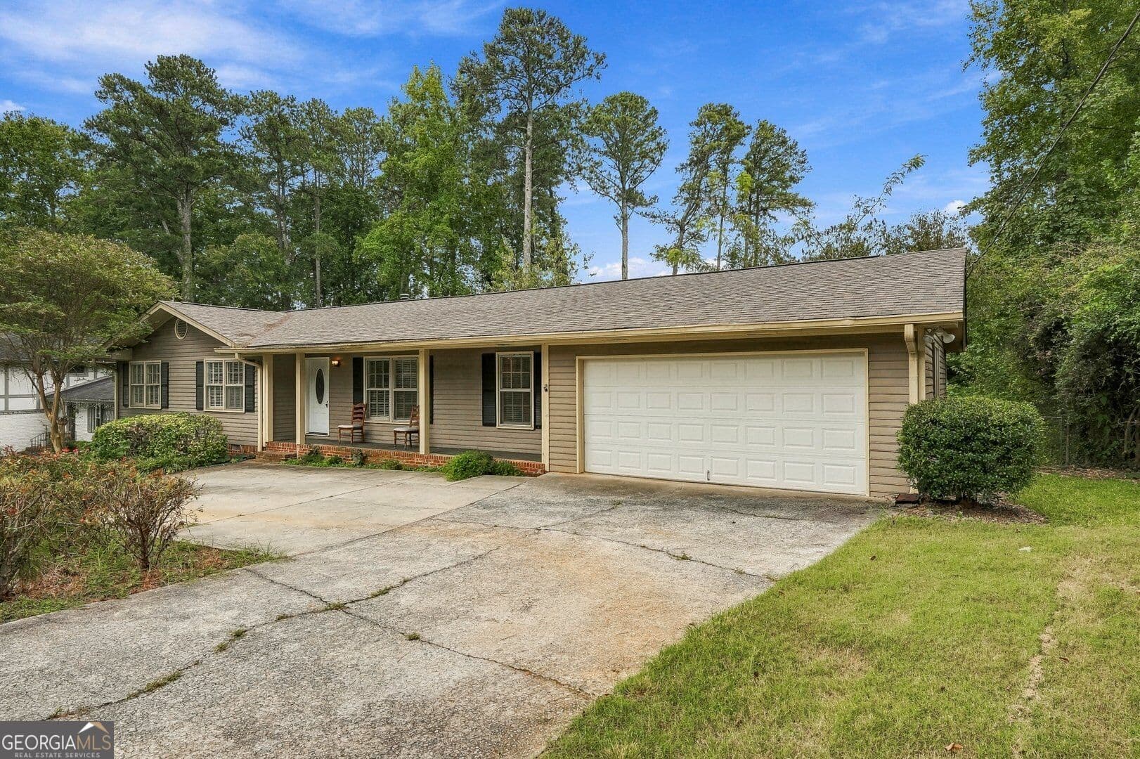 3 bedroom, 2.5 bathroom, 1,572 sq ft single family residence for rent at 4548 Shallowford Road, Roswell, GA 30075 for $2,450 a month — photo 2