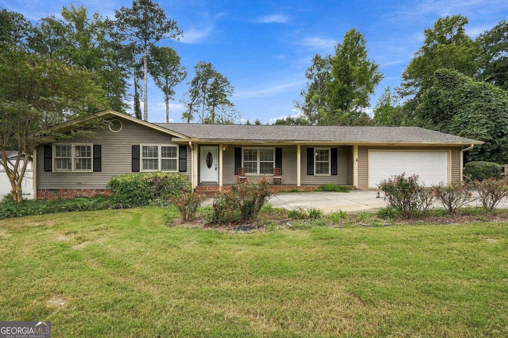 3 bedroom, 2.5 bathroom, 1,572 sq ft single family residence for rent at 4548 Shallowford Road, Roswell, GA 30075 for $2,450 a month — photo 1 of 20