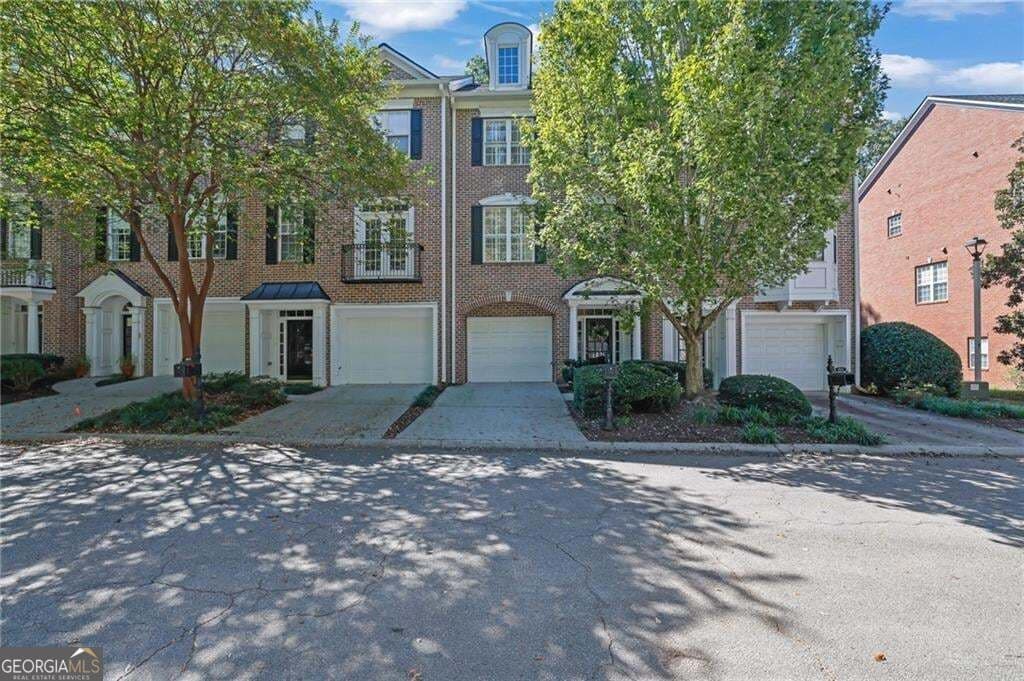 2 bedroom, 2.5 bathroom, 2,595 sq ft townhouse for sale at 1607 Waters Edge Trail, Roswell, GA 30075 — photo 2