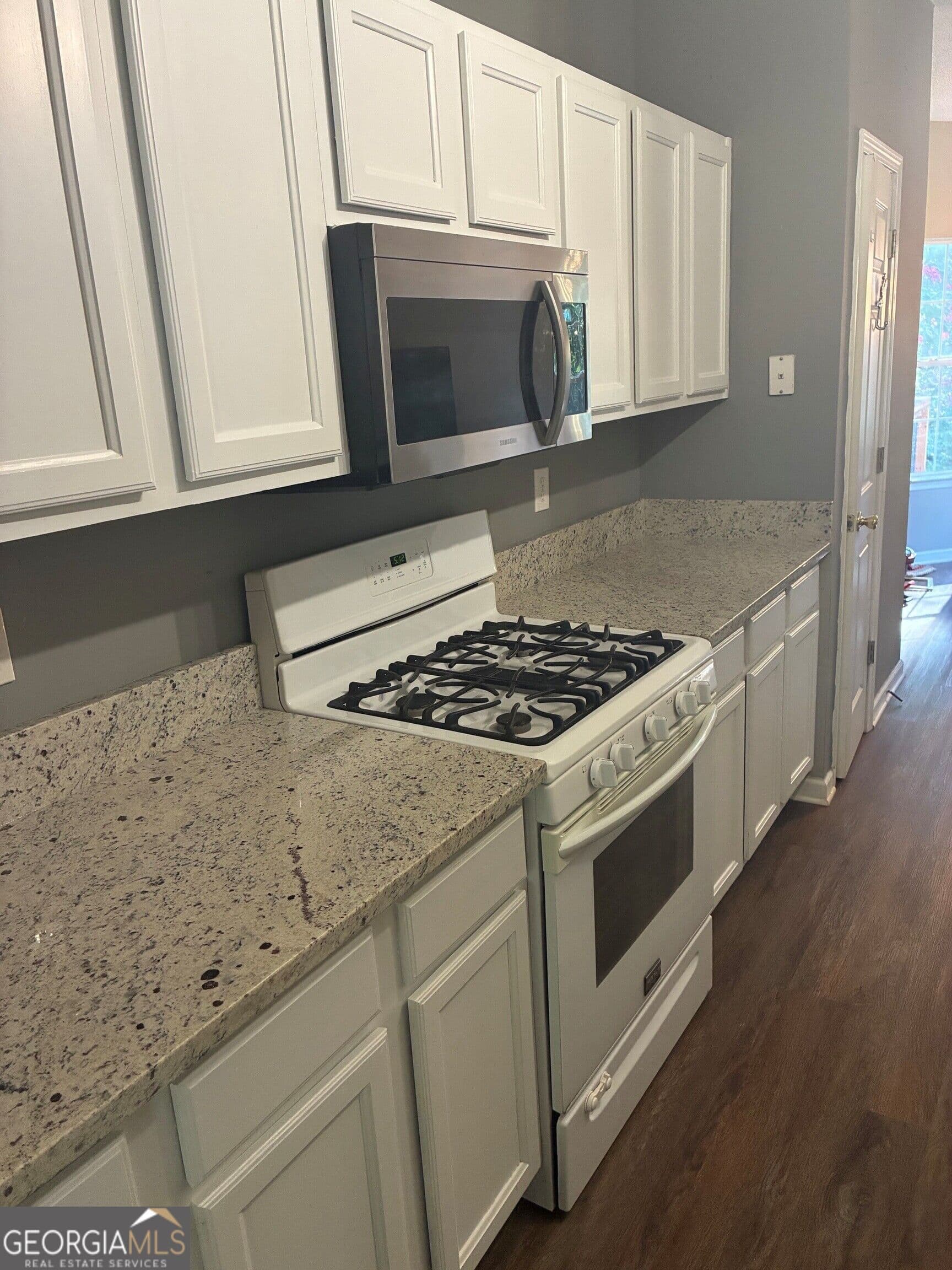 3 bedroom, 2.5 bathroom, 2,336 sq ft single family residence for sale at 74 Willow Dell Drive, Senoia, GA 30276 — photo 6