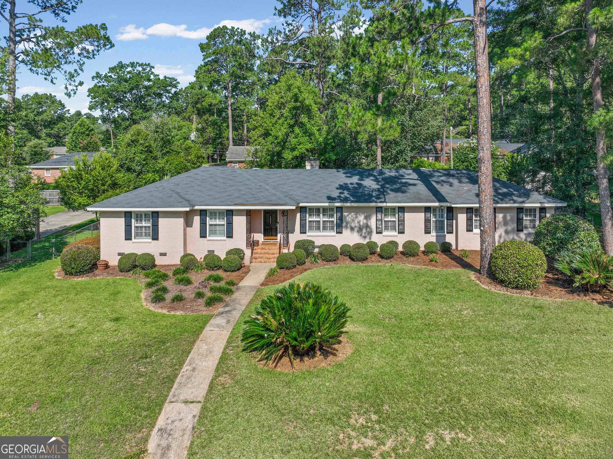 3 bedroom, 2 bathroom, 1,726 sq ft single family residence sold at 1809 Green Valley Lane, Albany, GA 31707
