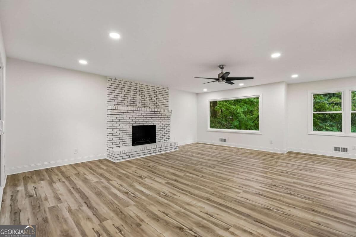 3 bedroom, 2 bathroom, 1,656 sq ft single family residence for sale at 250 King Arthur Drive, Woodstock, GA 30189 — photo 6