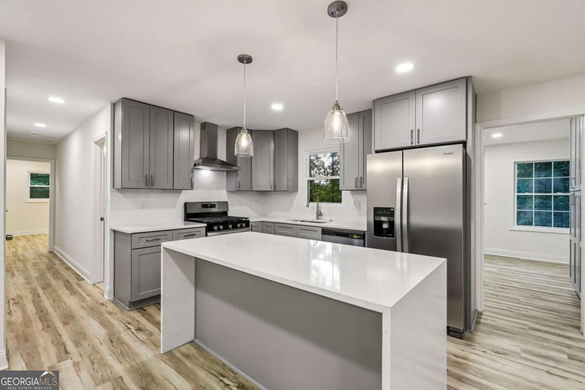 3 bedroom, 2 bathroom, 1,656 sq ft single family residence for sale at 250 King Arthur Drive, Woodstock, GA 30189 — photo 7