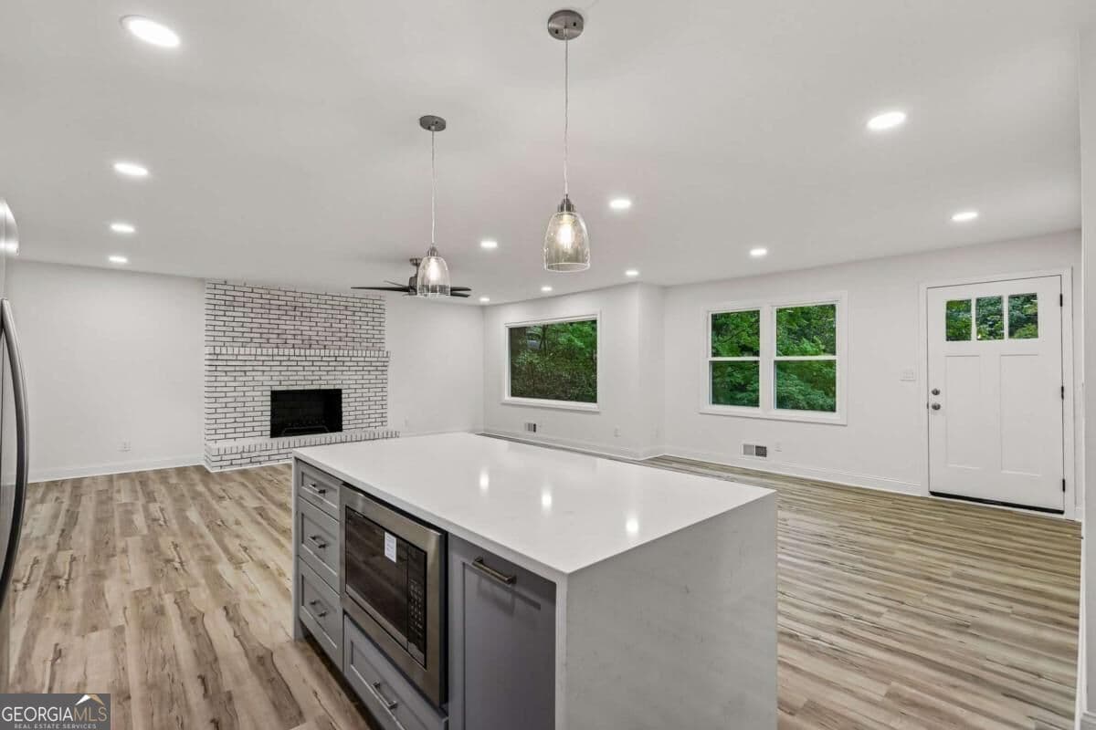 3 bedroom, 2 bathroom, 1,656 sq ft single family residence for sale at 250 King Arthur Drive, Woodstock, GA 30189 — photo 10