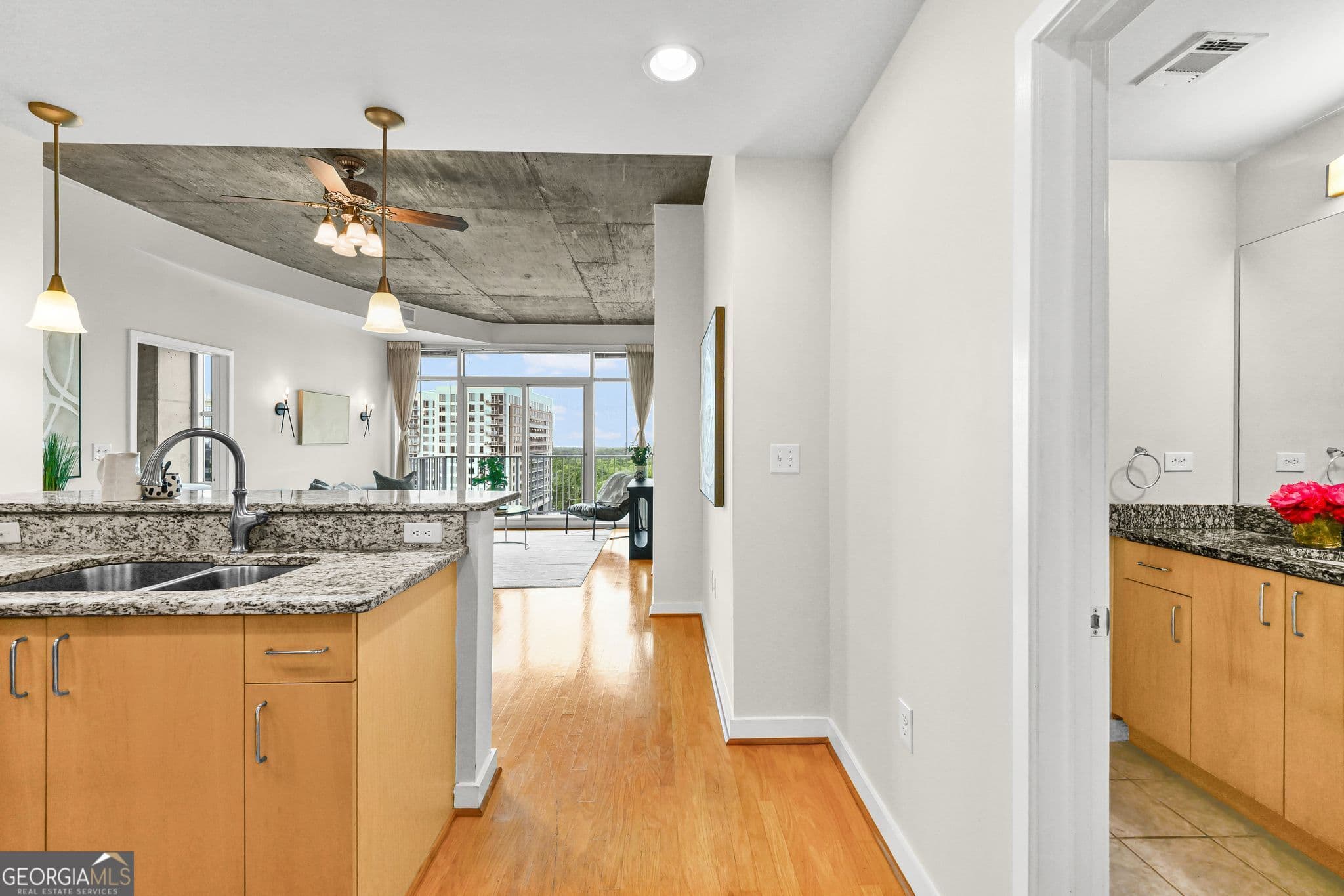 2 bedroom, 2 bathroom, 1,003 sq ft condominium for sale at 250 Pharr Road APT 1609, Atlanta, GA 30305 — photo 2
