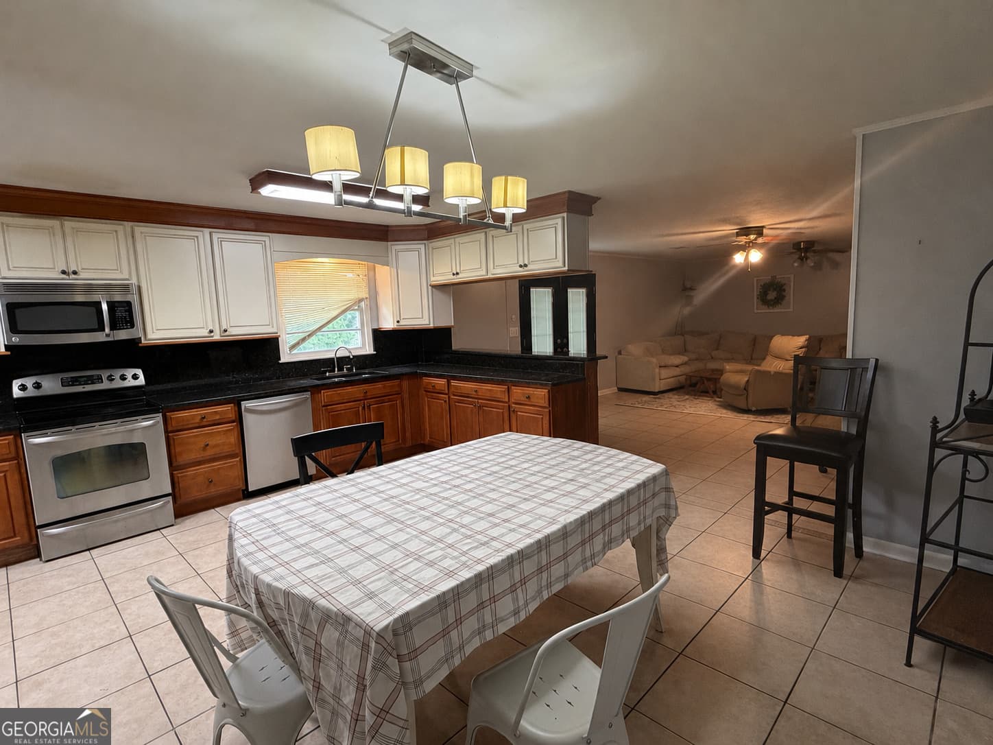 4 bedroom, 2 bathroom, 1,984 sq ft single family residence for sale at 1503 Acton Drive, Vidalia, GA 30474 — photo 3