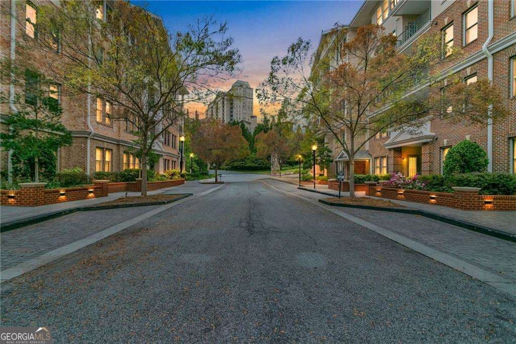 2 bedroom, 2 bathroom condominium for sale at 3621 Vinings Slope 3407, Atlanta, GA 30339 — photo 1 of 32