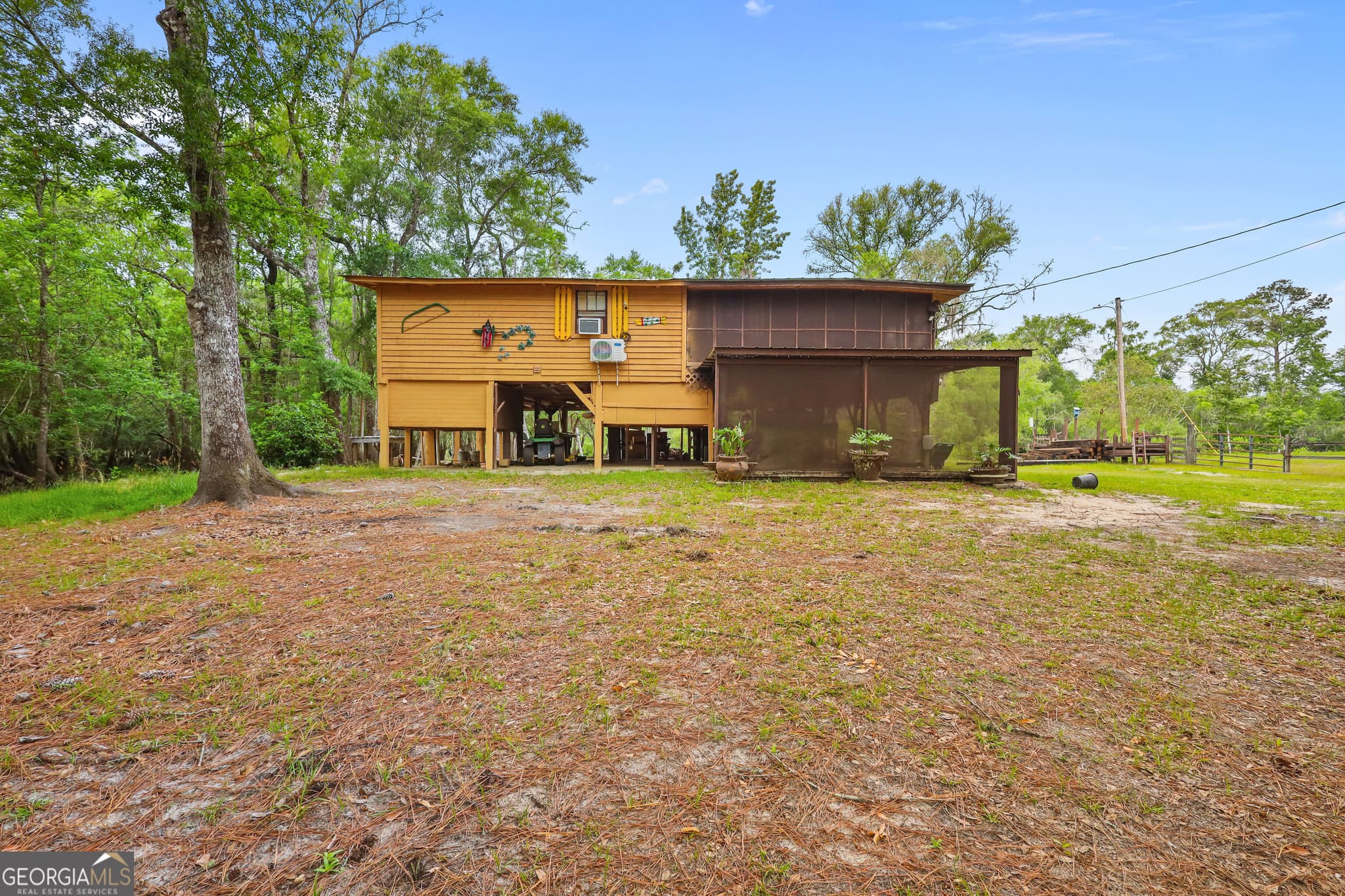 2 bedroom, 2 bathroom, 844 sq ft cabin,single family residence under contract at 10 Cabin Road, Nahunta, GA 31553 — photo 3