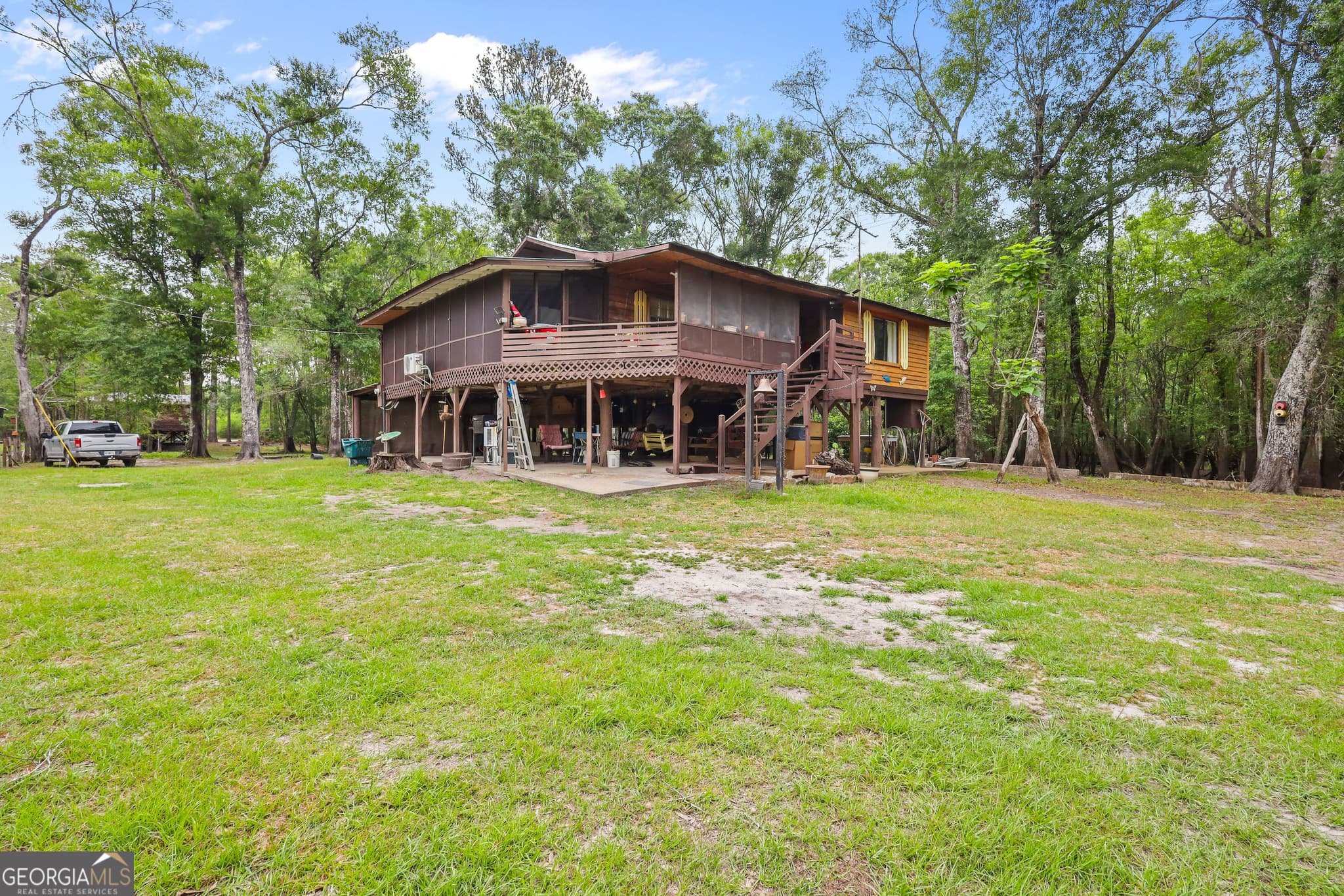 2 bedroom, 2 bathroom, 844 sq ft cabin,single family residence under contract at 10 Cabin Road, Nahunta, GA 31553