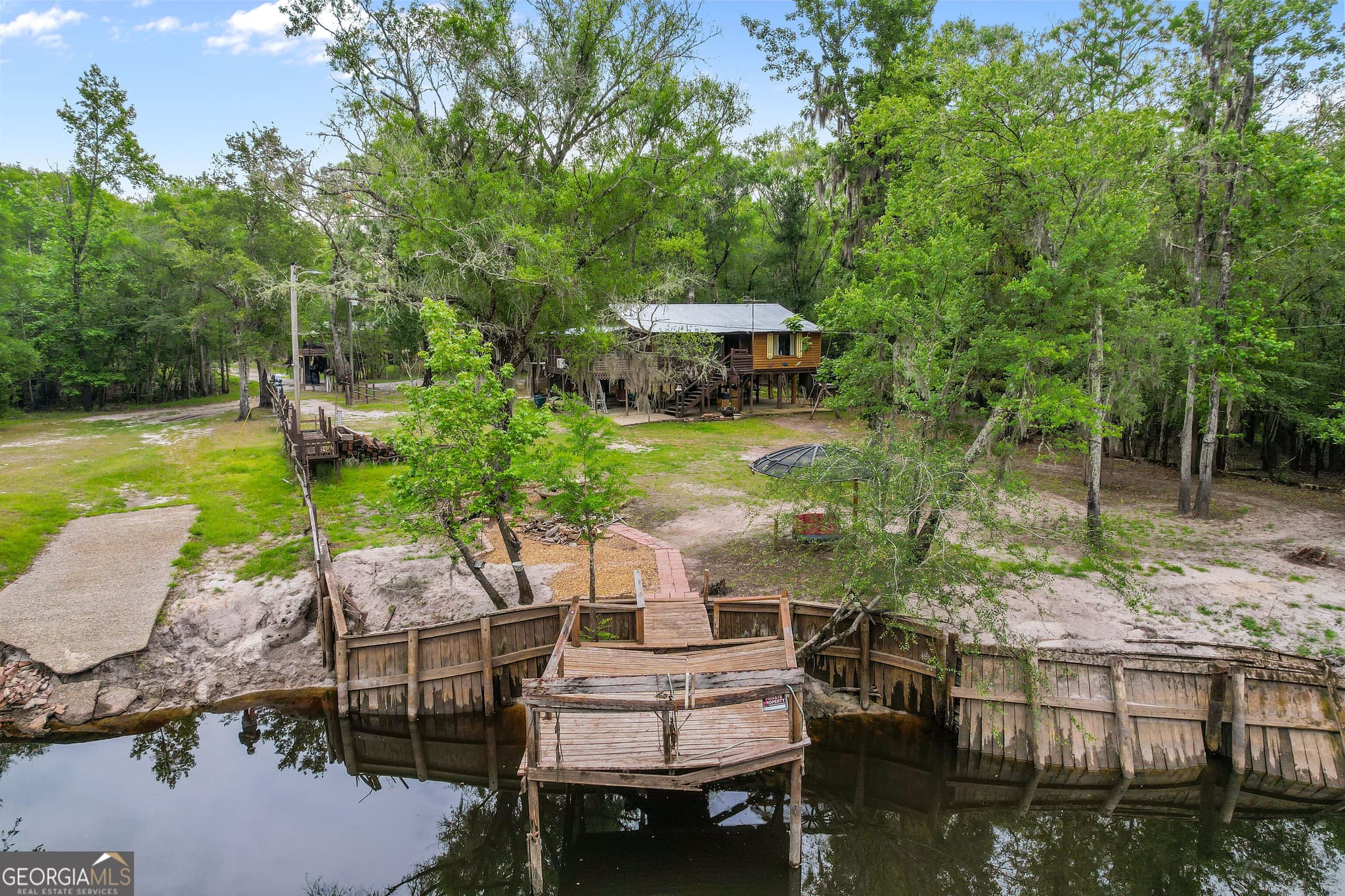 2 bedroom, 2 bathroom, 844 sq ft cabin,single family residence under contract at 10 Cabin Road, Nahunta, GA 31553 — photo 5