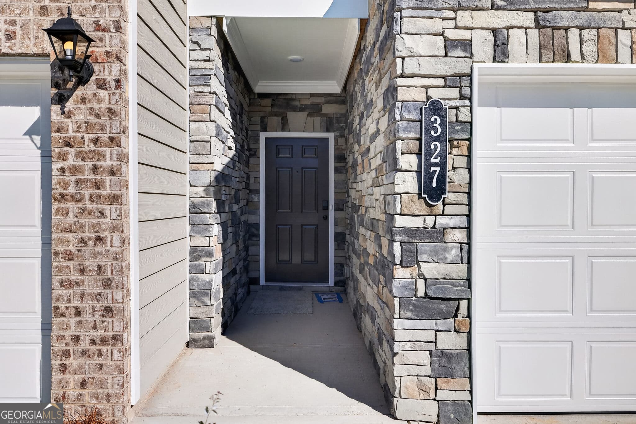 3 bedroom, 2.5 bathroom, 1,806 sq ft townhouse for sale at 327 Caroline Place 172, Villa Rica, GA 30180 — photo 2