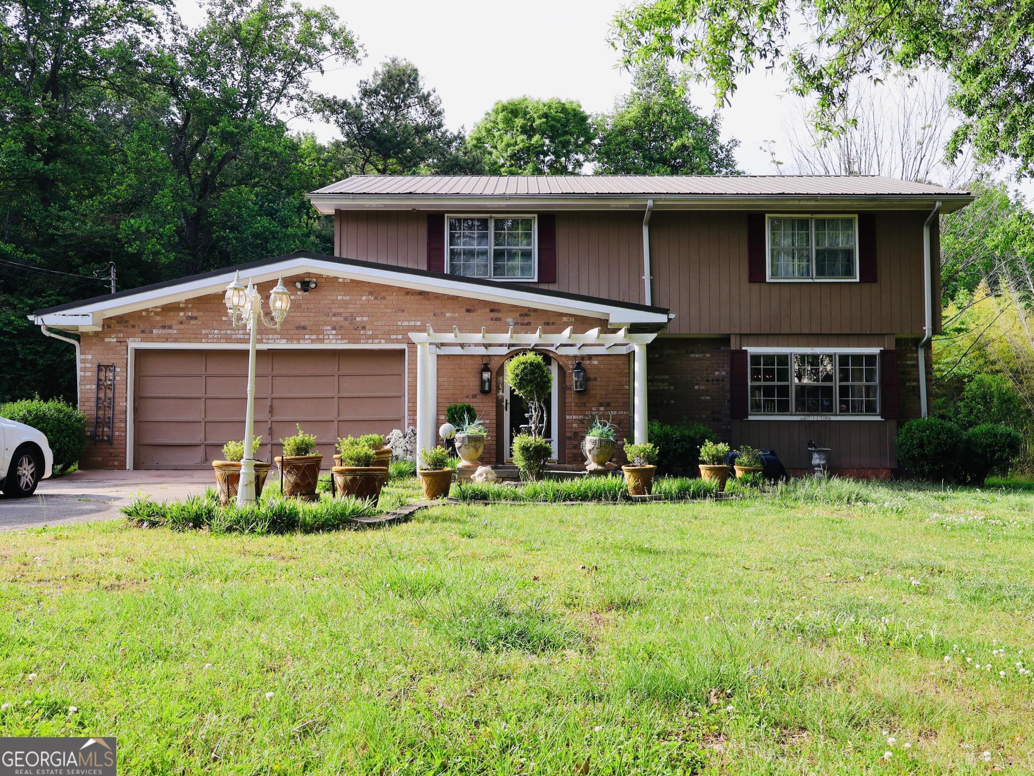 4 bedroom, 2 bathroom, 2,278 sq ft single family residence for sale at 1900 Mountain Brook Drive, Dalton, GA 30720