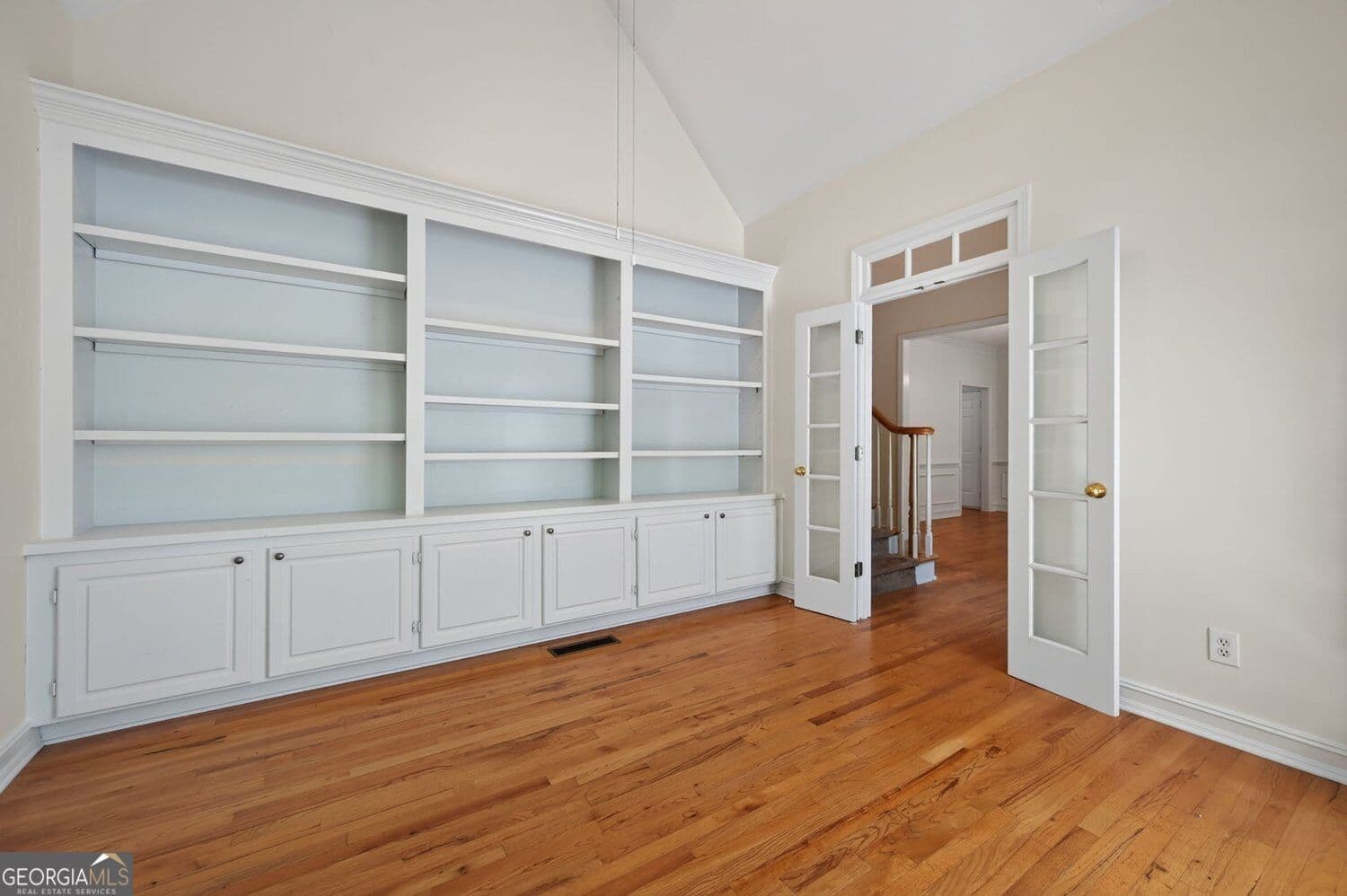 5 bedroom, 4.5 bathroom, 4,747 sq ft single family residence for sale at 6415 Wenham Court, Cumming, GA 30040 — photo 6