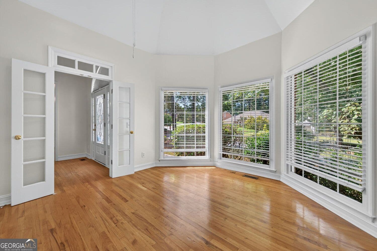 5 bedroom, 4.5 bathroom, 4,747 sq ft single family residence for sale at 6415 Wenham Court, Cumming, GA 30040 — photo 5