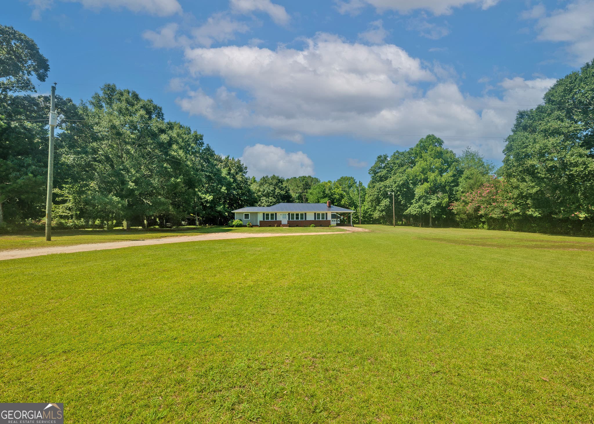 4 bedroom, 2 bathroom, 2,457 sq ft single family residence for sale at 1803 Bowman Highway, Dewy Rose, GA 30634 — photo 3