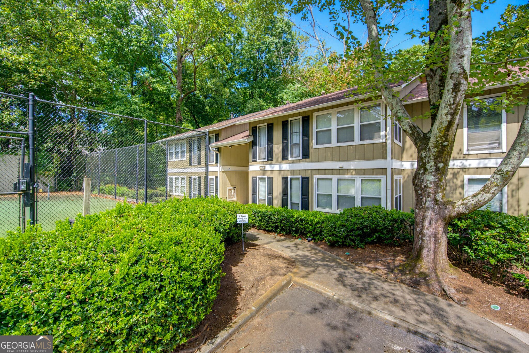 1 bedroom, 1 bathroom, 748 sq ft condominium for sale at 5159 Roswell Road # 1/59, Sandy Springs, GA 30342 — photo 2