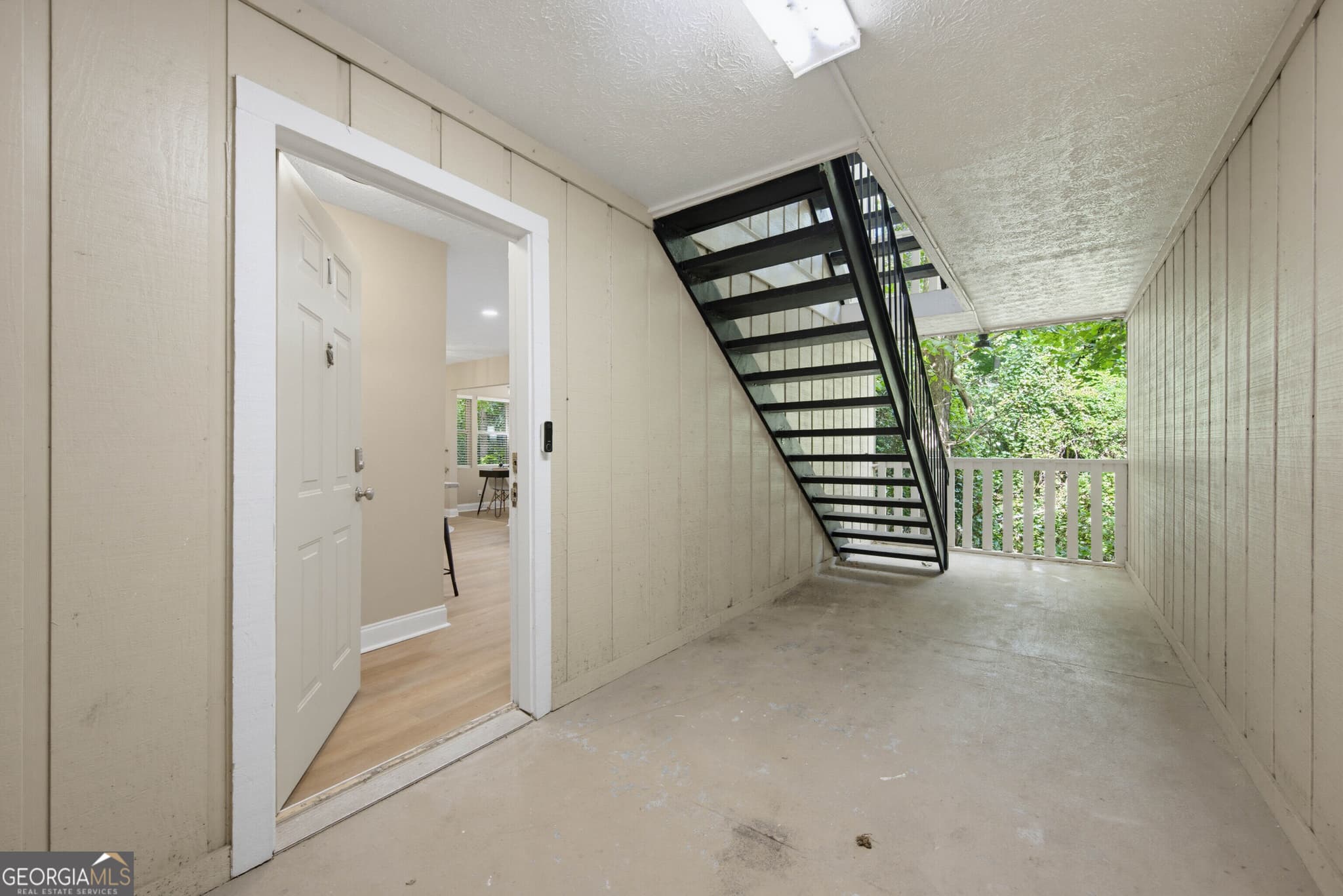1 bedroom, 1 bathroom, 748 sq ft condominium for sale at 5159 Roswell Road # 1/59, Sandy Springs, GA 30342 — photo 3