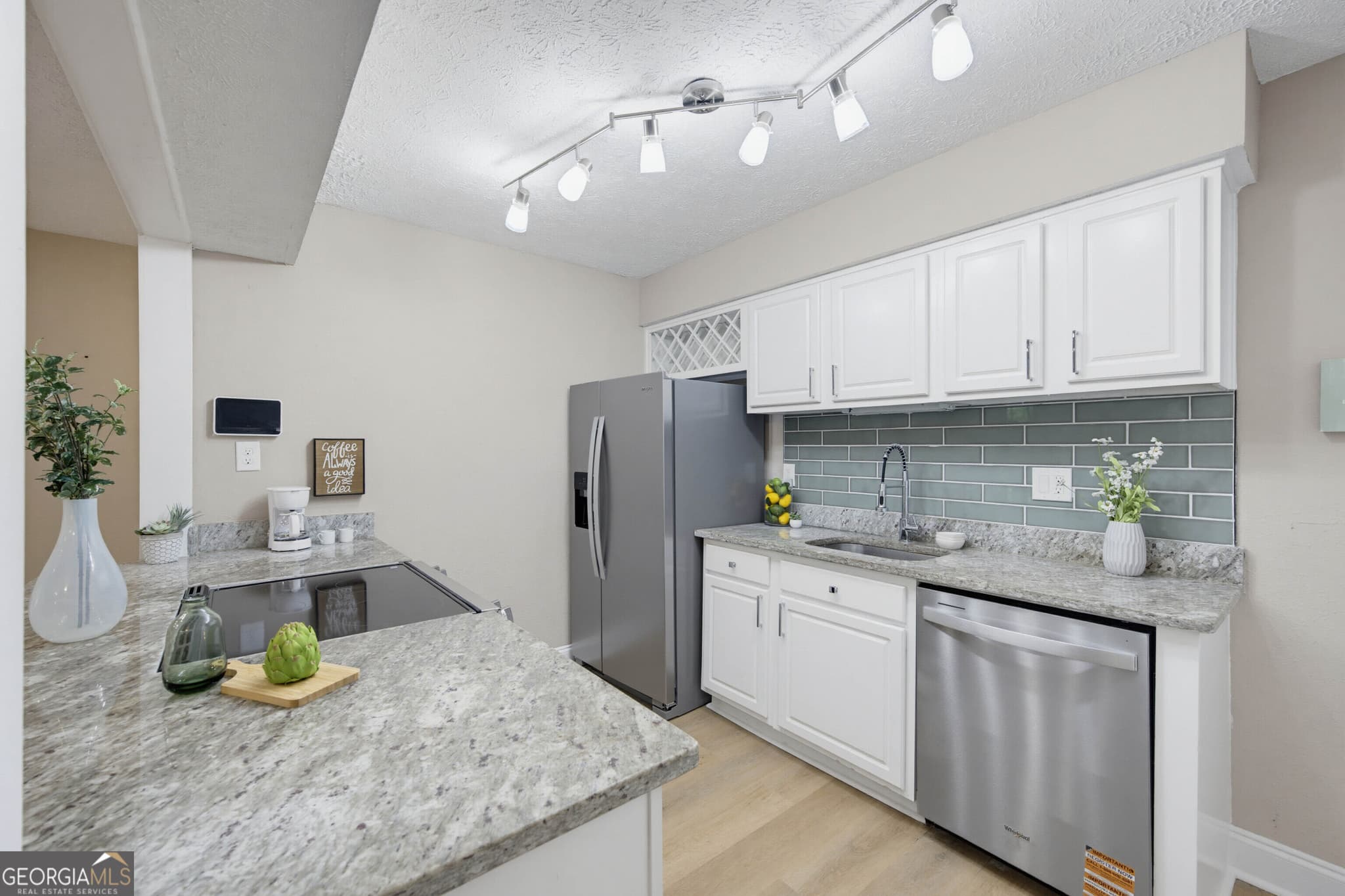 1 bedroom, 1 bathroom, 748 sq ft condominium for sale at 5159 Roswell Road # 1/59, Sandy Springs, GA 30342 — photo 10