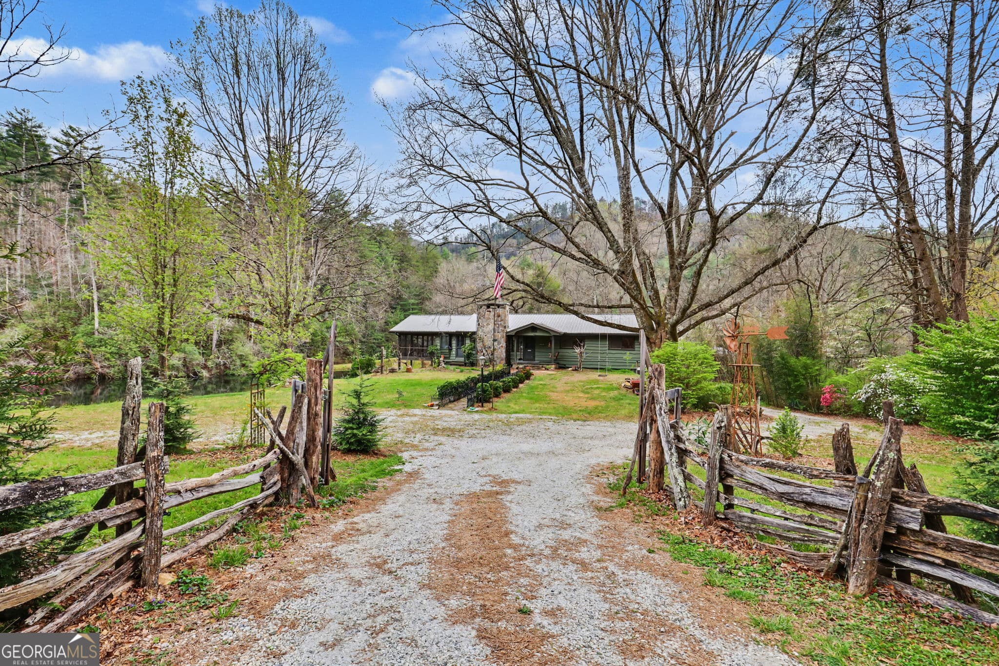 3 bedroom, 2 bathroom, 1,594 sq ft cabin,single family residence for sale at 11868 Warwoman Road, Clayton, GA 30525 — photo 2