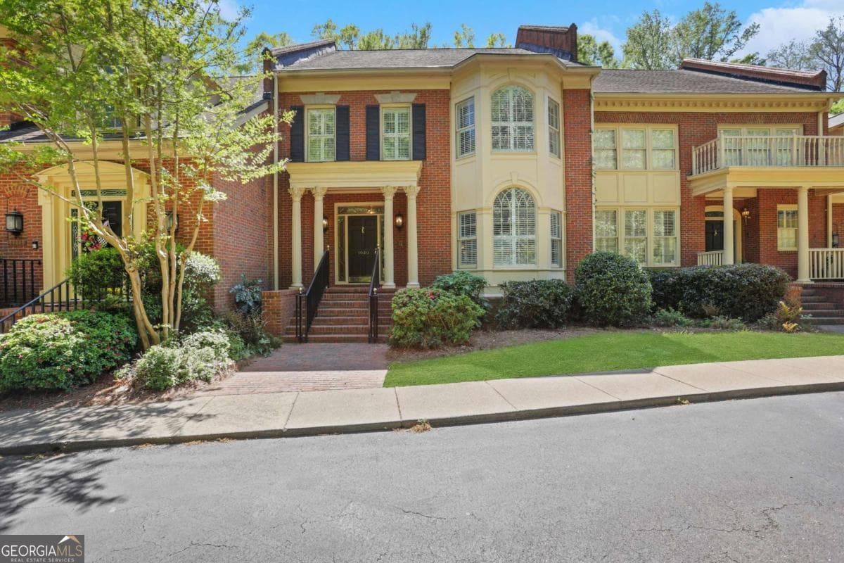 3 bedroom, 3.5 bathroom, 3,855 sq ft townhouse sold at 1020 Riverside Road, Roswell, GA 30076
