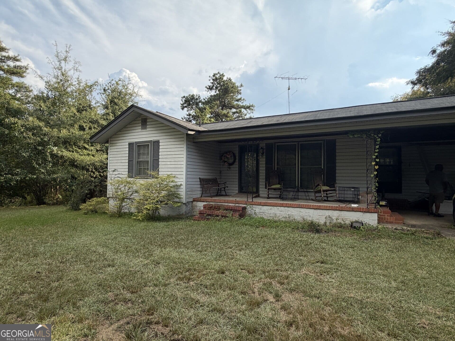 2 bedroom, 1 bathroom, 1,266 sq ft single family residence for sale at 401 Sparta Highway, Milledgeville, GA 31061