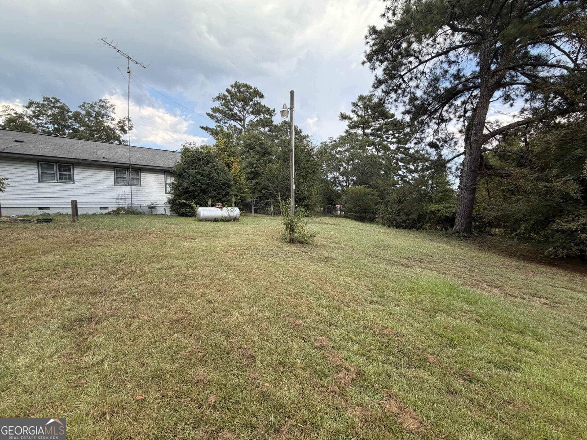 2 bedroom, 1 bathroom, 1,266 sq ft single family residence for sale at 401 Sparta Highway, Milledgeville, GA 31061 — photo 10