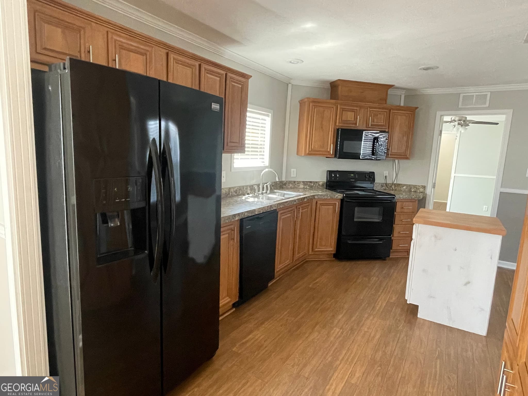 3 bedroom, 2 bathroom, 1,216 sq ft manufactured home,single family residence for sale at 1153 Midway Church Road, Baxley, GA 31513 — photo 4