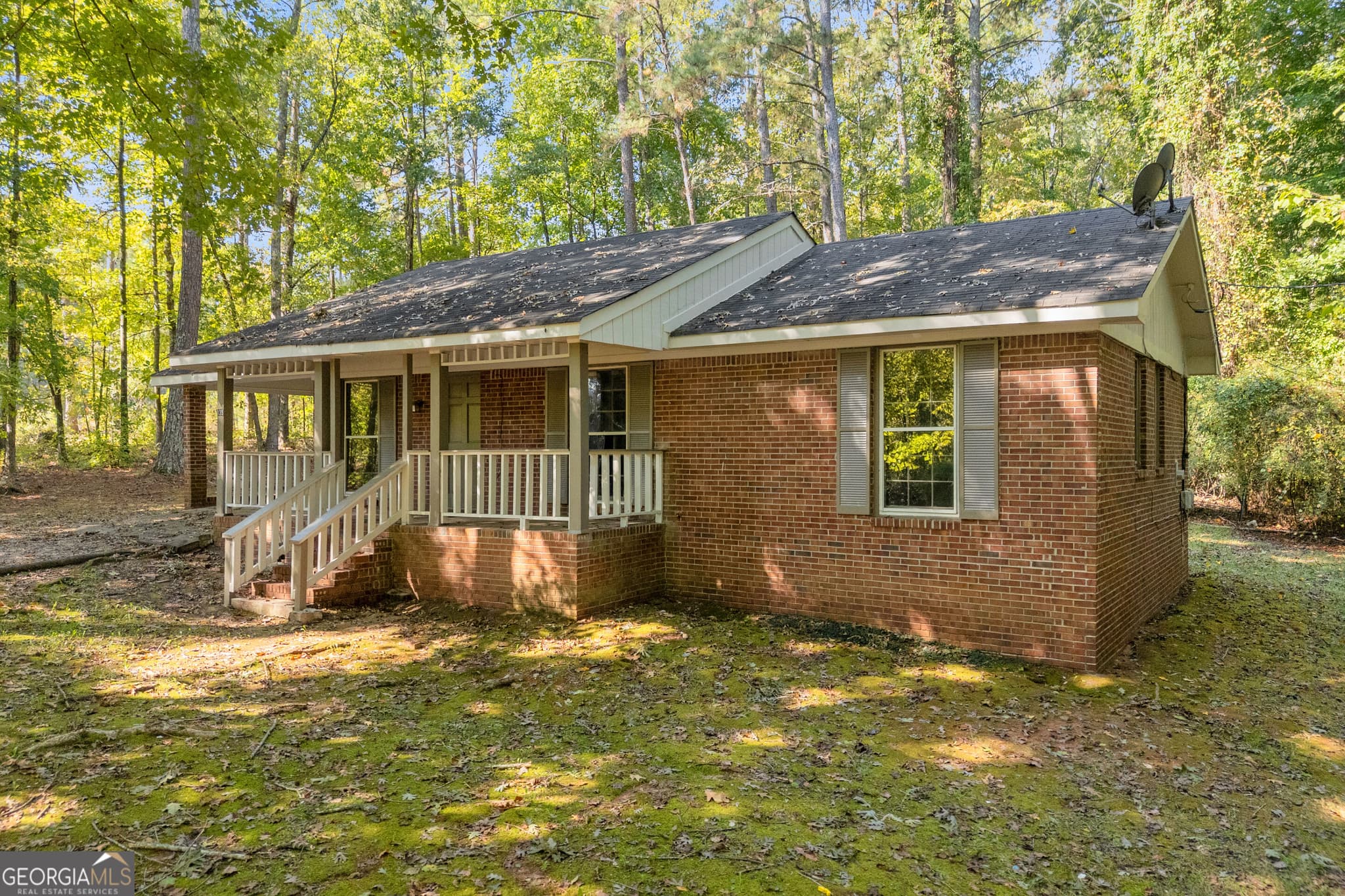3 bedroom, 1 bathroom, 1,124 sq ft single family residence for sale at 135 Sara Drive, Covington, GA 30014 — photo 1 of 35