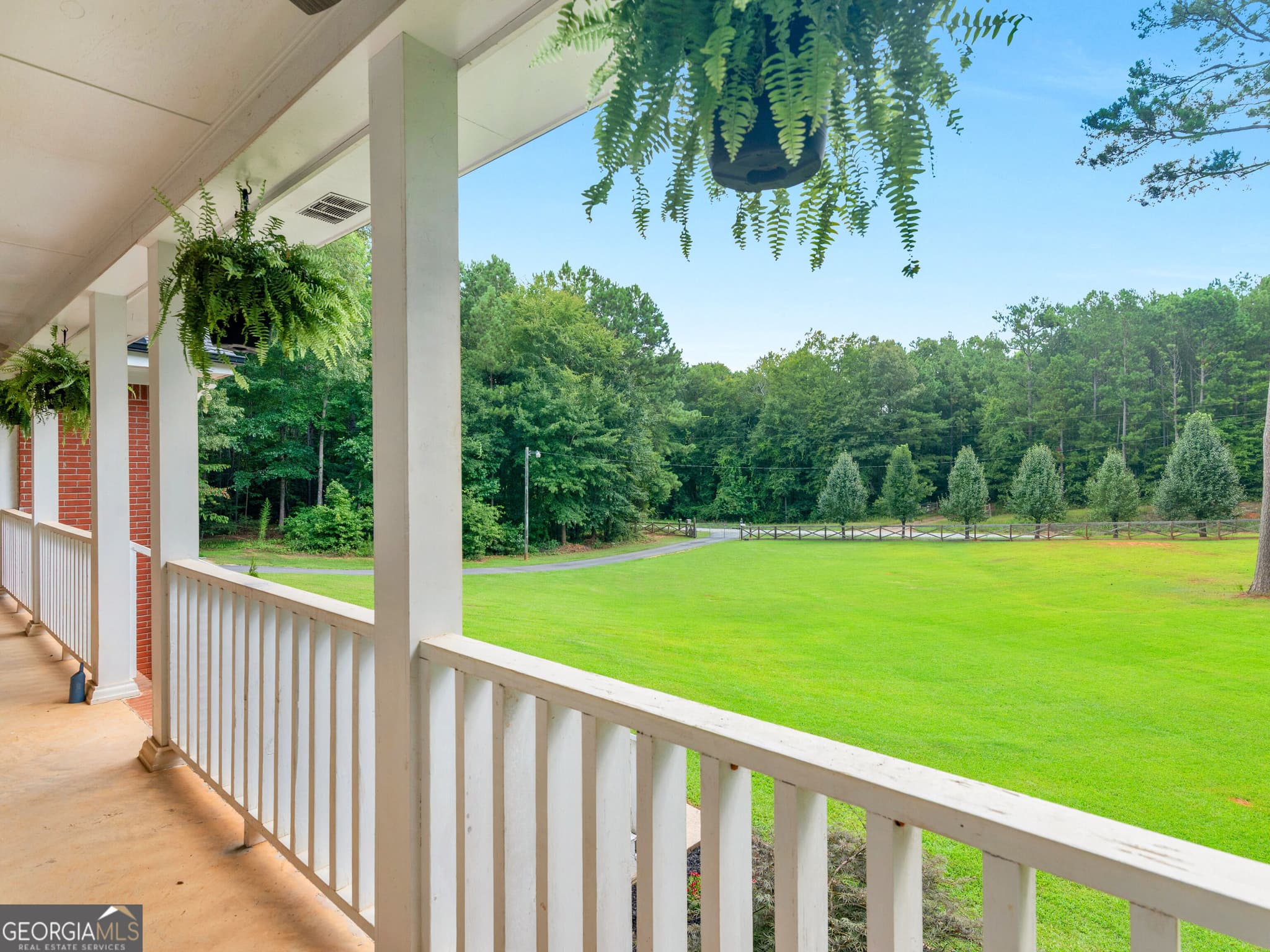3 bedroom, 2 bathroom, 2,035 sq ft single family residence for sale at 517 Hamlin Road, Jackson, GA 30233 — photo 3