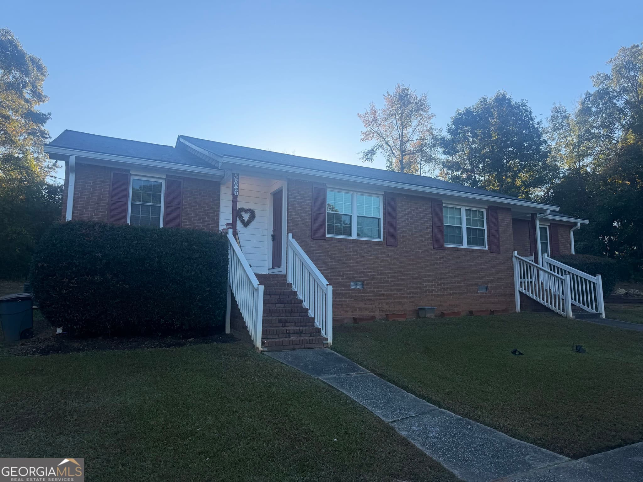 2 bedroom, 1 bathroom, 976 sq ft duplex for rent at 5846 Trammell Road, Morrow, GA 30260 for $1,350 a month — photo 1 of 12