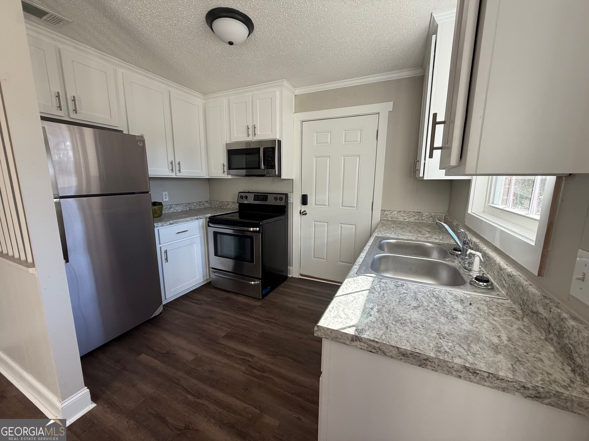 4 bedroom, 2 bathroom, 1,768 sq ft single family residence for sale at 3 Henry Street, Statesboro, GA 30458 — photo 7