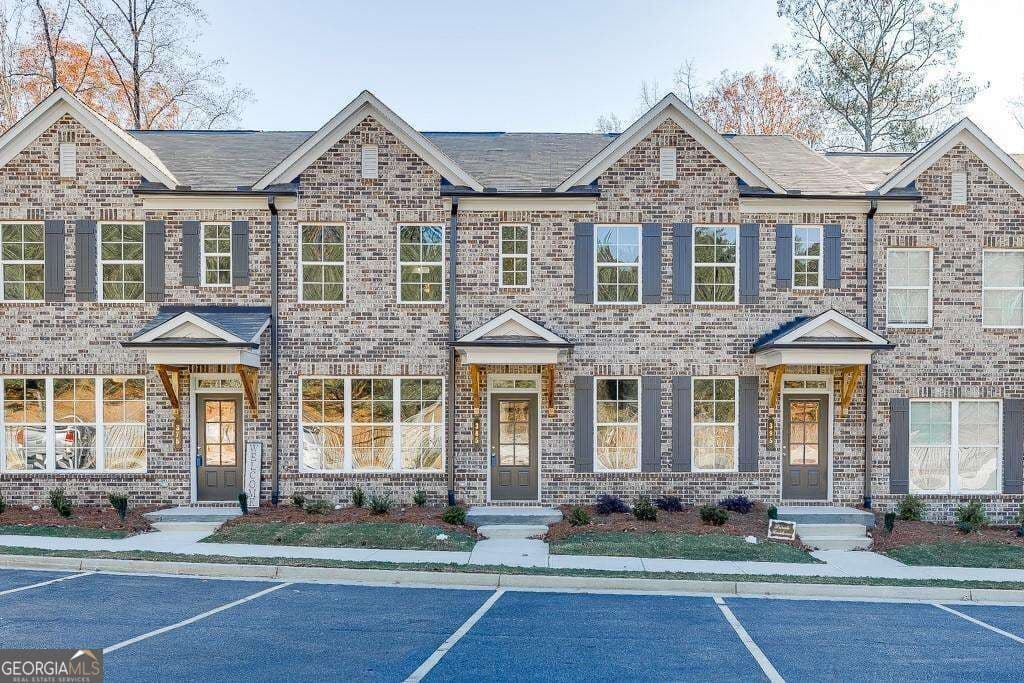 2 bedroom, 2.5 bathroom townhouse for rent at 375 Collins Industr Way, Lawrenceville, GA 30043 for $2,250 a month — photo 1 of 24