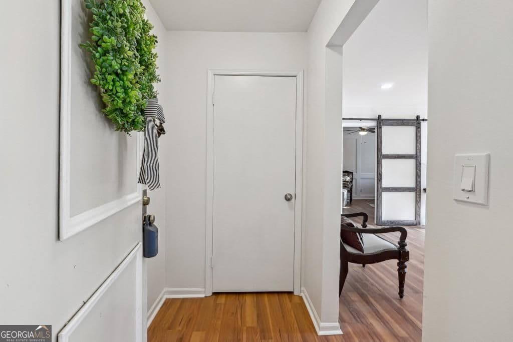 3 bedroom, 2 bathroom, 1,469 sq ft condominium for sale at 6851 Roswell Road N-20, Sandy Springs, GA 30328 — photo 2