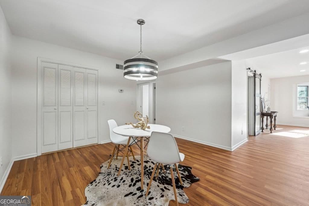 3 bedroom, 2 bathroom, 1,469 sq ft condominium for sale at 6851 Roswell Road N-20, Sandy Springs, GA 30328 — photo 7