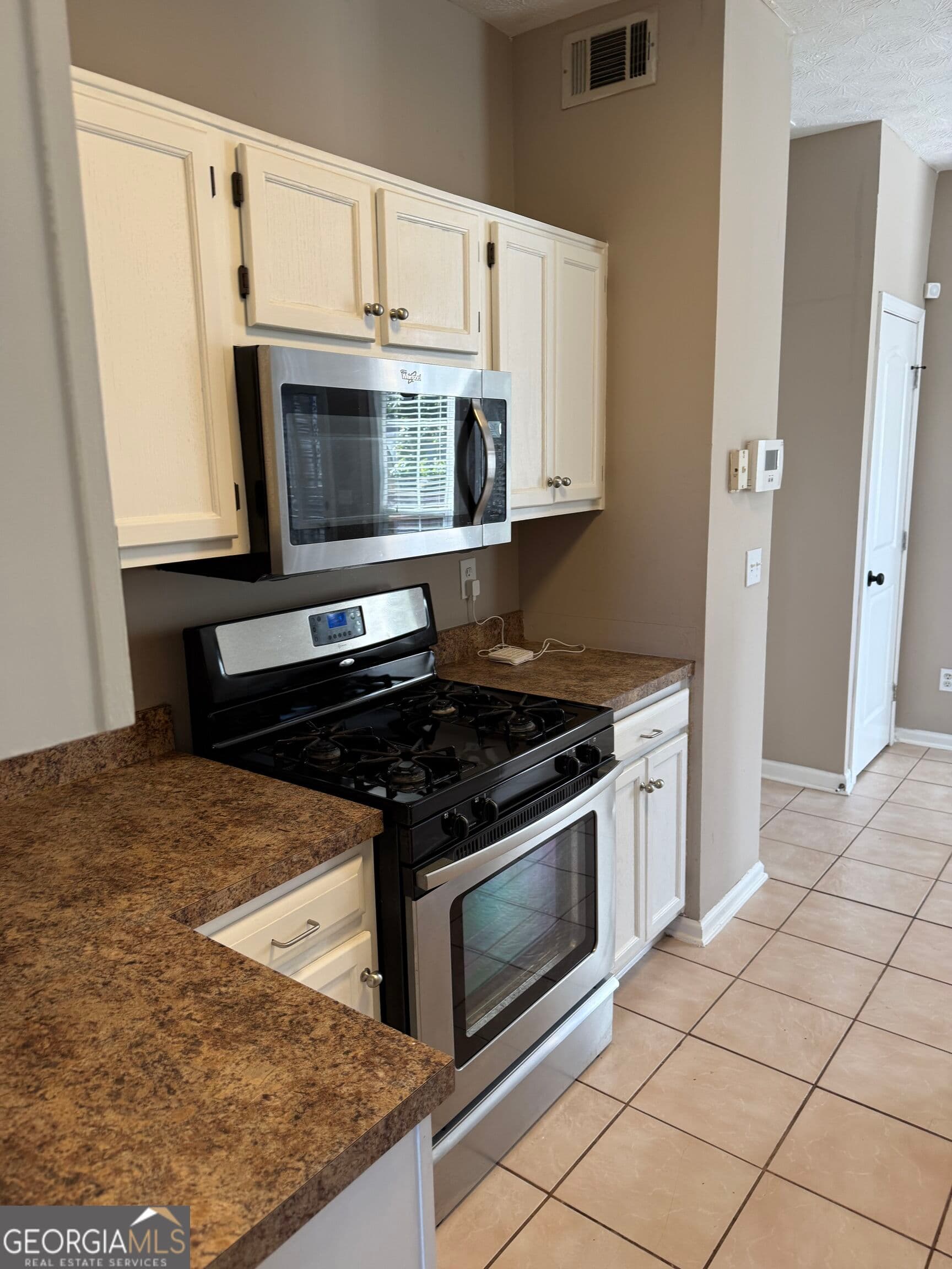 4 bedroom, 2.5 bathroom, 2,765 sq ft single family residence for rent at 6972 Harbor Town Way, Stone Mountain, GA 30087 for $2,300 a month — photo 9