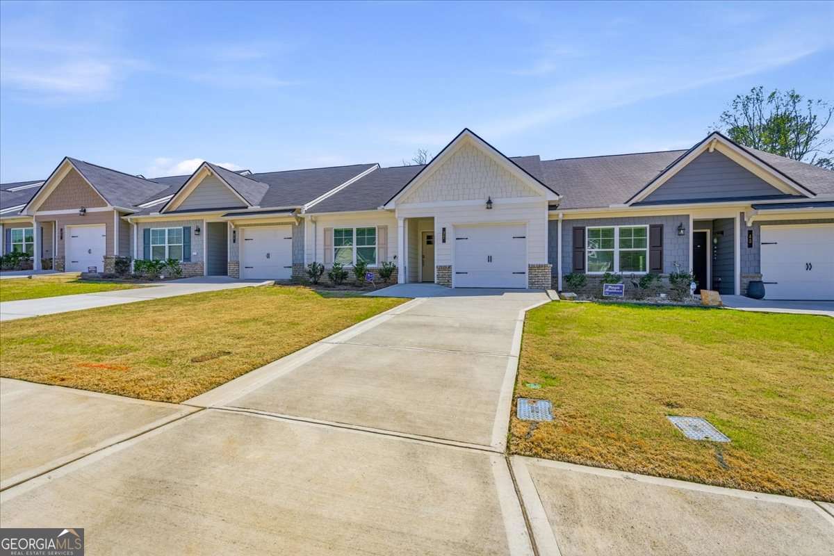 3 bedroom, 3 bathroom, 1,681 sq ft townhouse for sale at 37 Silver Leaf Lane 39, Dawsonville, GA 30534 — photo 1 of 41