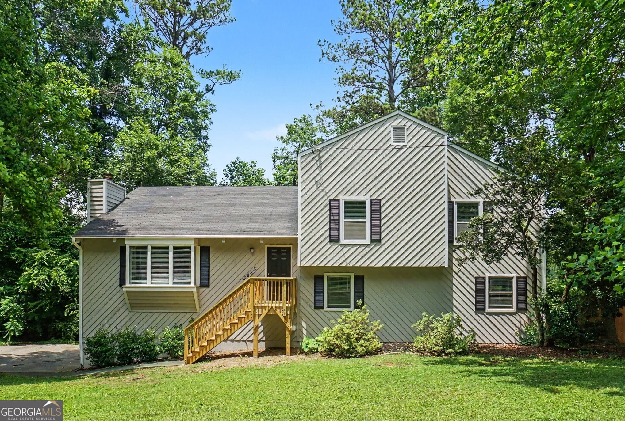 4 bedroom, 3 bathroom, 2,134 sq ft single family residence sold at 3985 Lookout Point Drive, Marietta, GA 30066