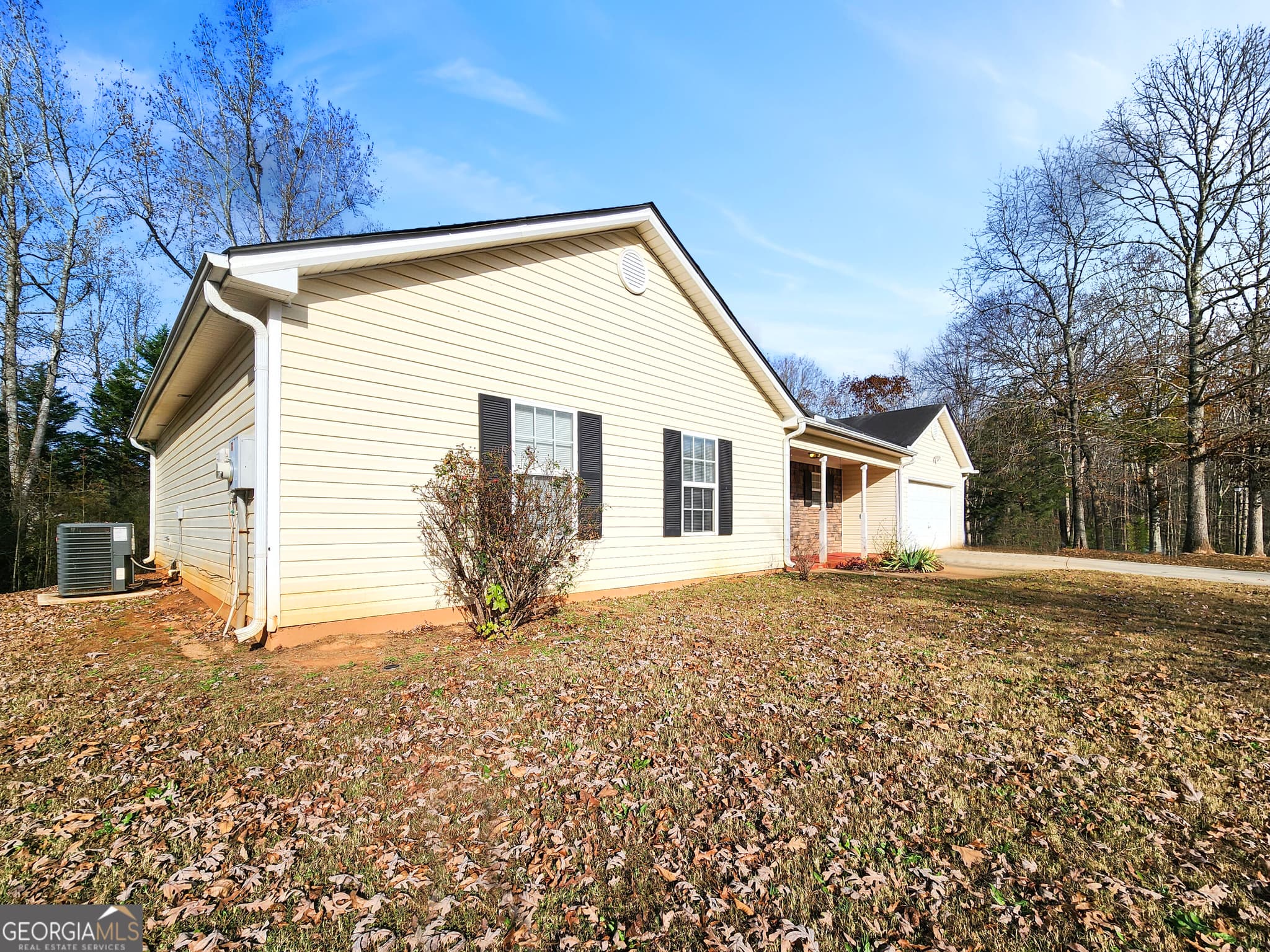 4 bedroom, 3 bathroom, 3,356 sq ft single family residence for rent at 25 Haywood Court, Covington, GA 30016 for $1,995 a month — photo 3