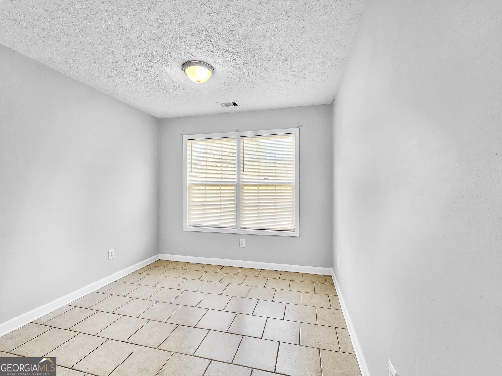 4 bedroom, 3 bathroom, 3,356 sq ft single family residence for rent at 25 Haywood Court, Covington, GA 30016 for $1,995 a month — photo 5