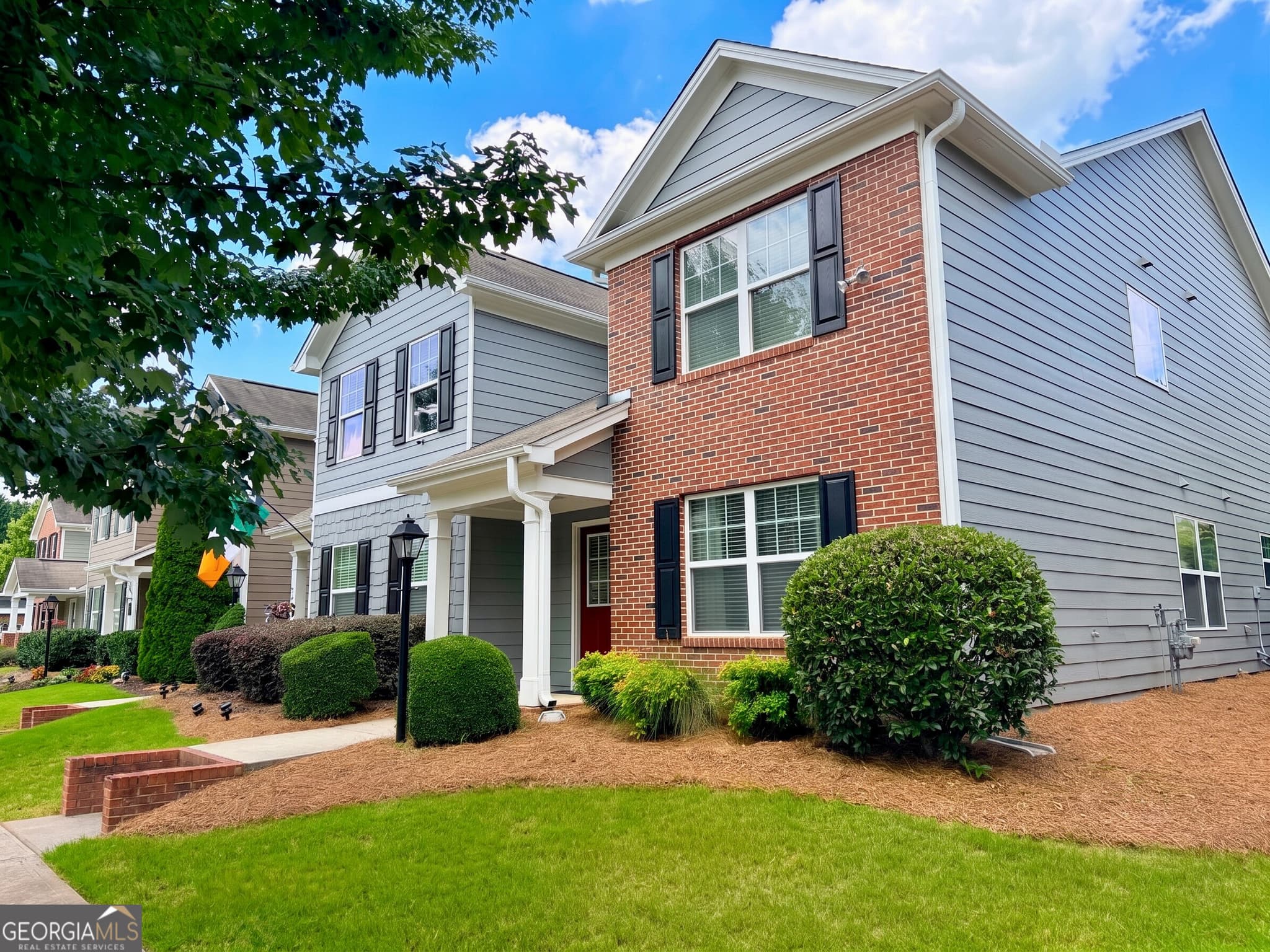 2 bedroom, 2.5 bathroom, 1,764 sq ft townhouse for sale at 527 Cypher Drive, Suwanee, GA 30024 — photo 2