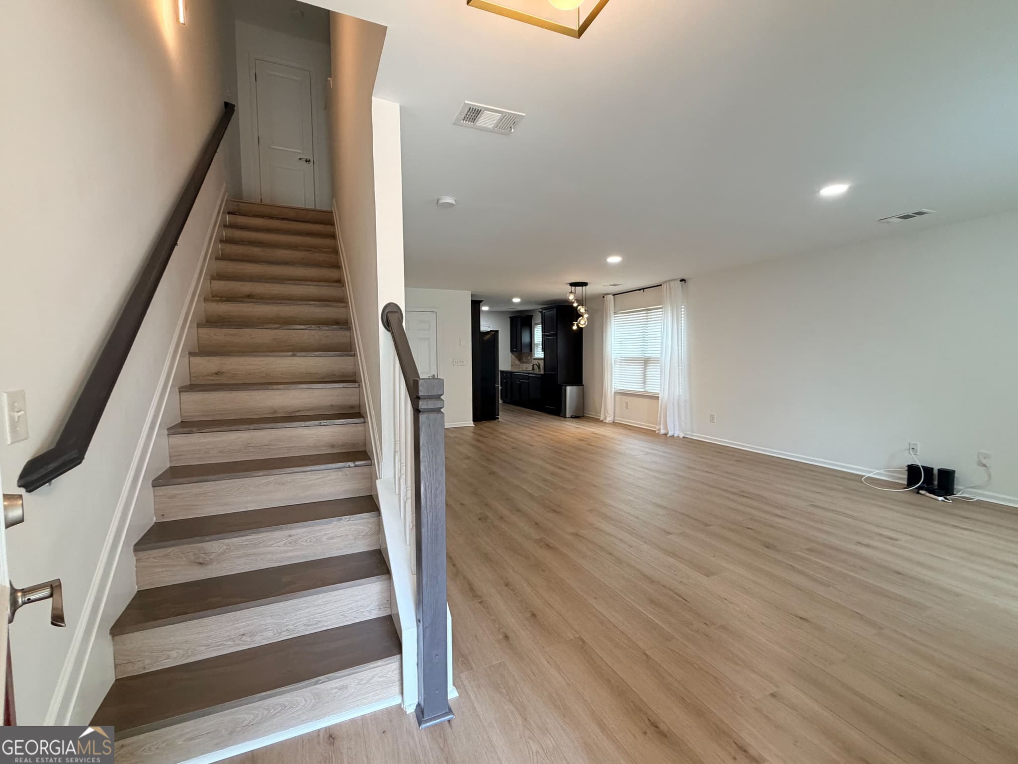 2 bedroom, 2.5 bathroom, 1,764 sq ft townhouse for sale at 527 Cypher Drive, Suwanee, GA 30024 — photo 3
