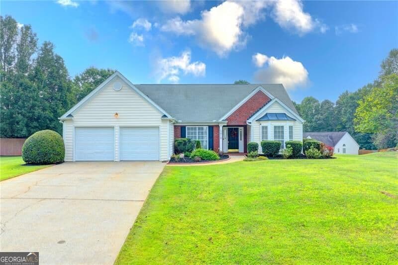 3 bedroom, 2 bathroom, 2,190 sq ft single family residence for sale at 5810 Tallantworth Crossing, Cumming, GA 30040 — photo 1 of 69
