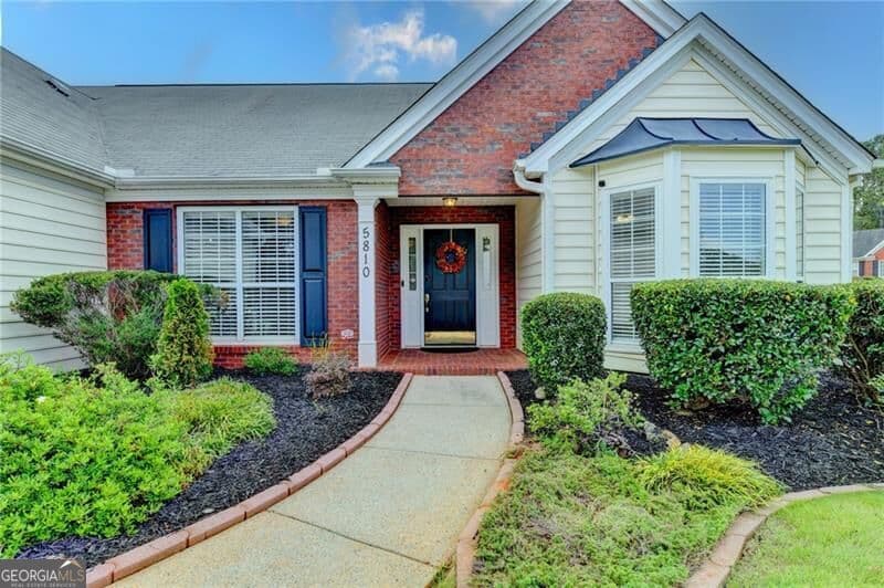 3 bedroom, 2 bathroom, 2,190 sq ft single family residence for sale at 5810 Tallantworth Crossing, Cumming, GA 30040 — photo 5