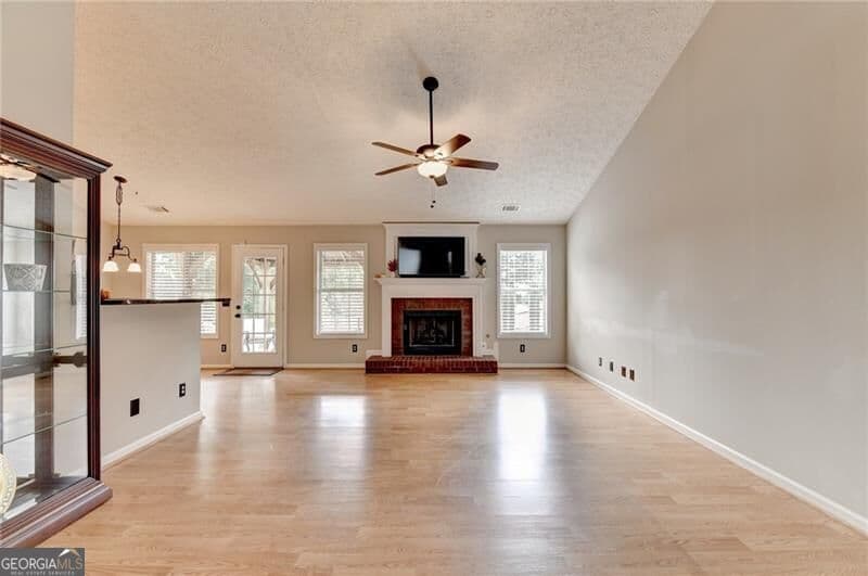 3 bedroom, 2 bathroom, 2,190 sq ft single family residence for sale at 5810 Tallantworth Crossing, Cumming, GA 30040 — photo 8